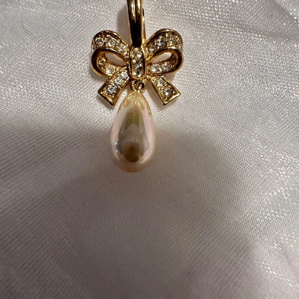 Elegant Vintage Peal Pendant with rhinestones - Picture 7 of 8